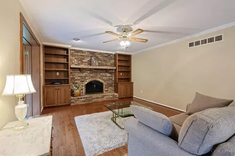 Living - 8389 Shadowpoint Ct, Montgomery, OH 45242 photo 1 of 4