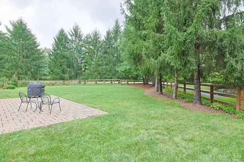 Exterior - 8389 Shadowpoint Ct, Montgomery, OH 45242 photo 7 of 14