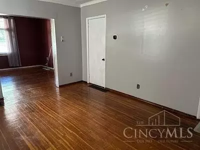Living - 3129 Durrell Ave, Cincinnati, OH 45207 photo 2 of 2