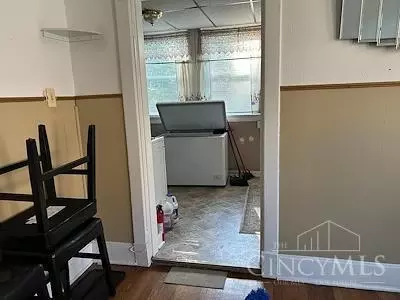 Entry Way - 3129 Durrell Ave, Cincinnati, OH 45207 photo 2 of 3