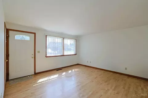 Living - 3245 River Rd, Hamilton, OH 45015 photo 1 of 4