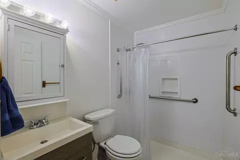 Bath - 3245 River Rd, Hamilton, OH 45015 photo 1 of 1