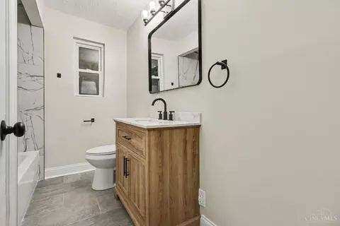 Bath - 8997 Plainfield Rd, Cincinnati, OH 45236 photo 3 of 4