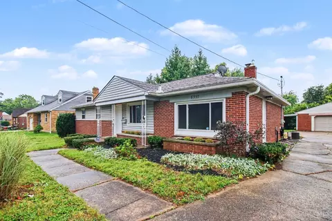 Exterior - 8997 Plainfield Rd, Cincinnati, OH 45236 photo 3 of 7