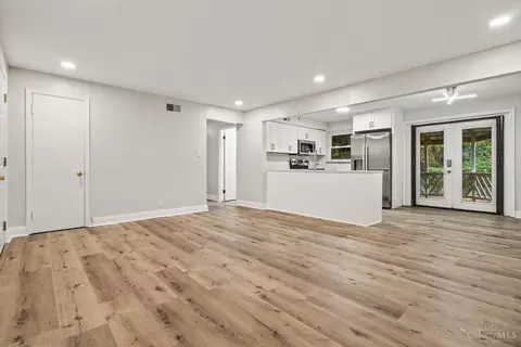 Living - 8997 Plainfield Rd, Cincinnati, OH 45236 photo 4 of 5