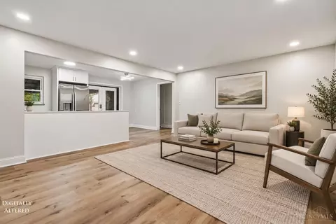 Living - 8997 Plainfield Rd, Cincinnati, OH 45236 photo 3 of 5