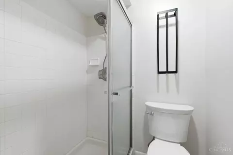Bath - 997 Cedar Ridge Dr, Cincinnati, OH 45245 photo 3 of 3
