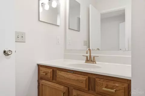 Bath - 997 Cedar Ridge Dr, Cincinnati, OH 45245 photo 2 of 3