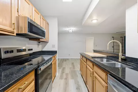 Kitchen - 997 Cedar Ridge Dr, Cincinnati, OH 45245 photo 1 of 3