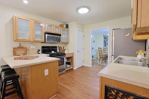 Kitchen - 1147 Stableview Cir, Hamilton Township, OH 45039 photo 2 of 3