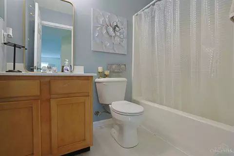 Bath - 1147 Stableview Cir, Hamilton Township, OH 45039 photo 5 of 5