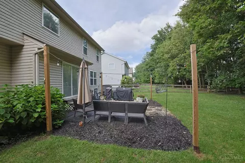 Exterior - 1147 Stableview Cir, Hamilton Township, OH 45039 photo 7 of 14