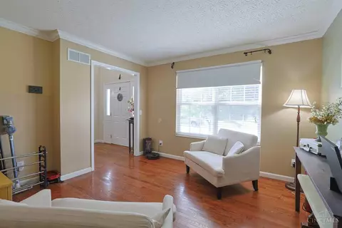 Entry Way - 1147 Stableview Cir, Hamilton Township, OH 45039 photo 2 of 2