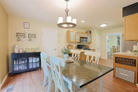 Dining - 1147 Stableview Cir, Hamilton Township, OH 45039 photo 2 of 3