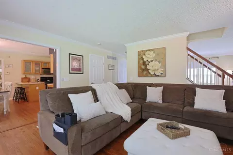 Living - 1147 Stableview Cir, Hamilton Township, OH 45039 photo 3 of 3
