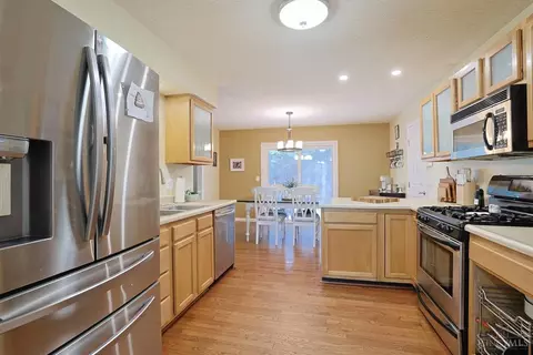 Kitchen - 1147 Stableview Cir, Hamilton Township, OH 45039 photo 3 of 3