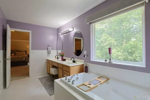 Bath - 1147 Stableview Cir, Hamilton Township, OH 45039 photo 4 of 5