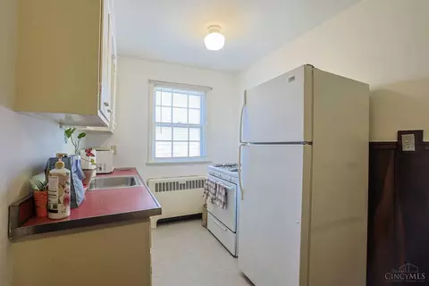 Kitchen - 3097 Riddle View Ln, Cincinnati, OH 45220 photo 2 of 4