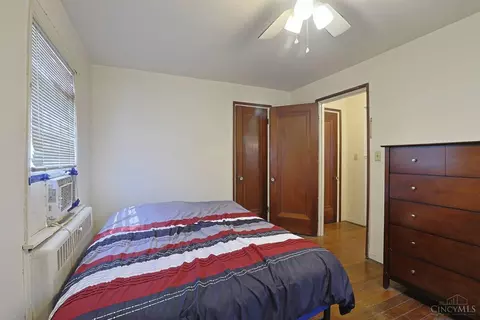 Bedroom - 3097 Riddle View Ln, Cincinnati, OH 45220 photo 4 of 5