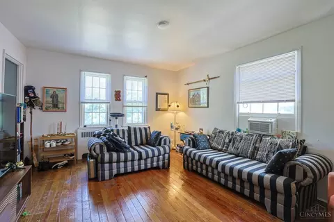 Living - 3097 Riddle View Ln, Cincinnati, OH 45220 photo 1 of 2