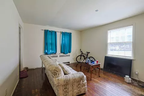 Living - 3097 Riddle View Ln, Cincinnati, OH 45220 photo 2 of 2