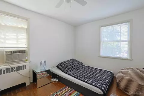 Bedroom - 3097 Riddle View Ln, Cincinnati, OH 45220 photo 3 of 5
