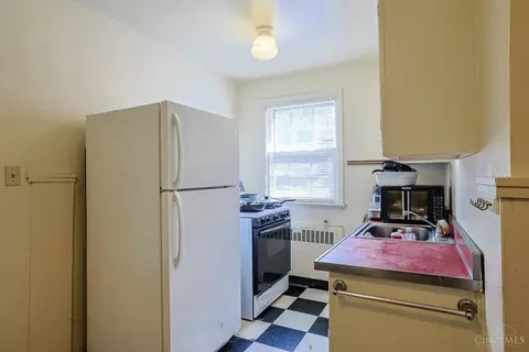 Kitchen - 3097 Riddle View Ln, Cincinnati, OH 45220 photo 3 of 4