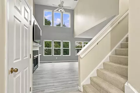 Entry Way - 6572 Eagleview Dr, Mason, OH 45040 photo 2 of 3