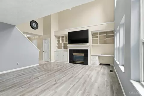 Living - 6572 Eagleview Dr, Mason, OH 45040 photo 2 of 4