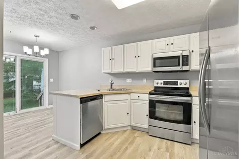 Kitchen - 6572 Eagleview Dr, Mason, OH 45040 photo 1 of 2
