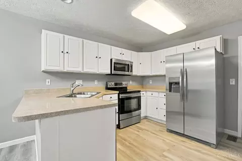 Kitchen - 6572 Eagleview Dr, Mason, OH 45040 photo 2 of 2