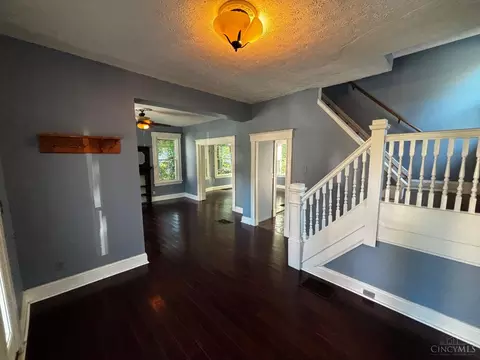 Living - 279 Helen St, Cincinnati, OH 45219 photo 1 of 6