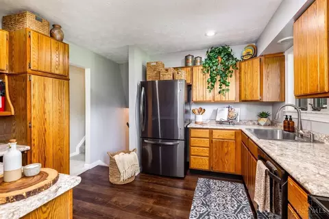 Kitchen - 4953 Brant Rd, Morrow, OH 45152 photo 5 of 6