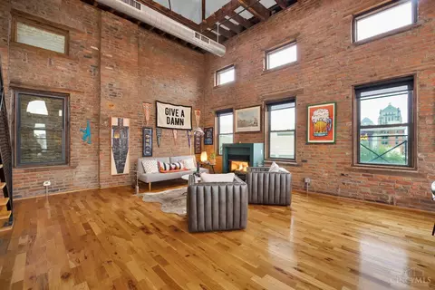 Living - 404 Reading Rd, Cincinnati, OH 45202 photo 3 of 9