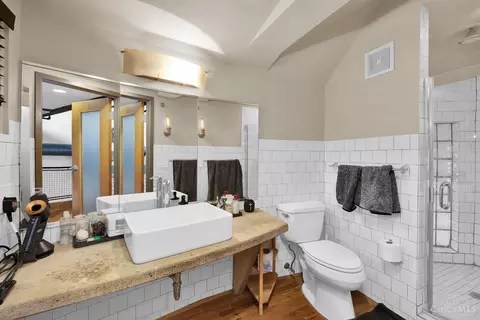 Bath - 404 Reading Rd, Cincinnati, OH 45202 photo 3 of 3
