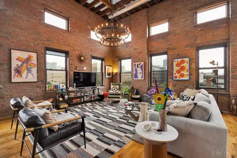 Living - 404 Reading Rd, Cincinnati, OH 45202 photo 6 of 9