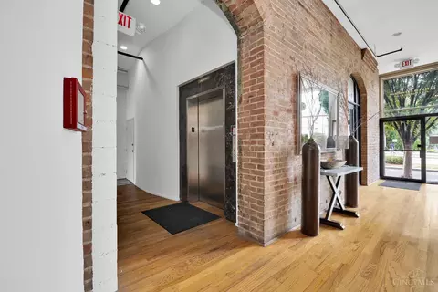 Entry Way - 404 Reading Rd, Cincinnati, OH 45202 photo 8 of 8