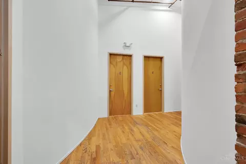 Entry Way - 404 Reading Rd, Cincinnati, OH 45202 photo 1 of 8