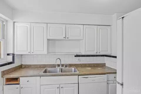 Kitchen - 5601 Lester Rd, Cincinnati, OH 45213 photo 3 of 3