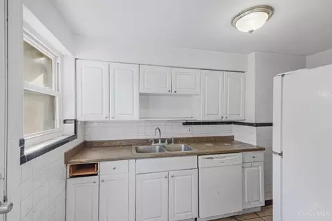 Kitchen - 5601 Lester Rd, Cincinnati, OH 45213 photo 2 of 3