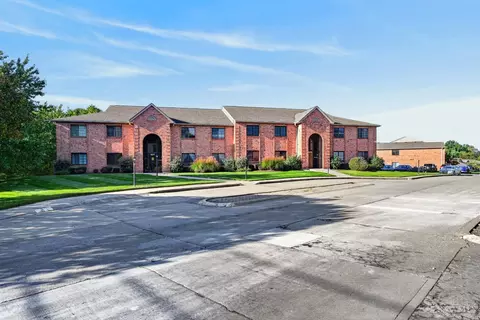 4211 Victorian Green Dr, Cincinnati, OH 45211