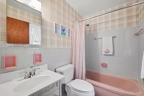 Bath - 9811 Lorelei Dr, Cincinnati, OH 45231 photo 1 of 2