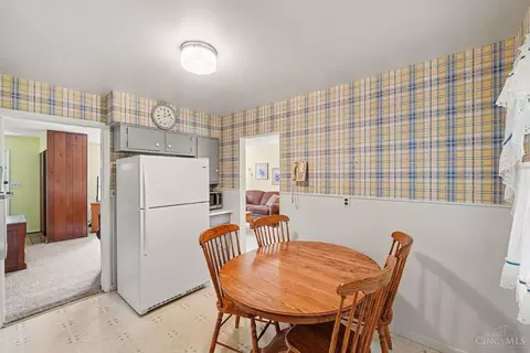 Kitchen - 9811 Lorelei Dr, Cincinnati, OH 45231 photo 2 of 2