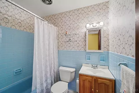 Bath - 9811 Lorelei Dr, Cincinnati, OH 45231 photo 2 of 2