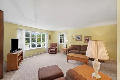 Living - 9811 Lorelei Dr, Cincinnati, OH 45231 photo 1 of 2