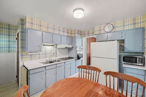 Kitchen - 9811 Lorelei Dr, Cincinnati, OH 45231 photo 1 of 2