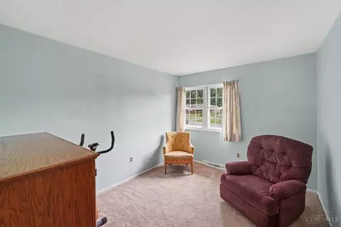 Bedroom - 9811 Lorelei Dr, Cincinnati, OH 45231 photo 3 of 3