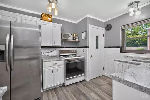 Kitchen - 6747 Plainfield Rd, Cincinnati, OH 45236 photo 4 of 5