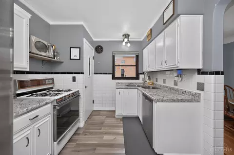 Kitchen - 6747 Plainfield Rd, Cincinnati, OH 45236 photo 2 of 5