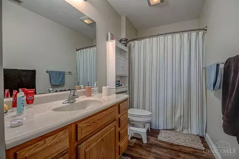 Bath - 4962 Thomas Rd, Trenton, OH 45067 photo 4 of 4